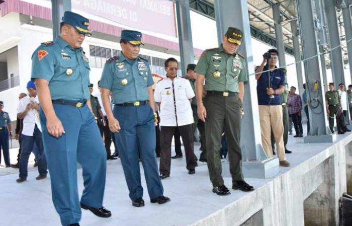 Panglima TNI Tinjau Dermaga Sionban Kapal Selam di Lanal Palu Panglima TNI Tinjau Dermaga Sionban Kapal Selam di Lanal Palu