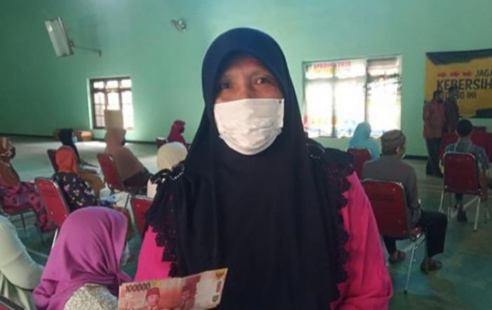 Warga Kecamatan Kandat dan Kunjang Terima Penyaluran JPS Provinsi Tahap 3 Warga Kecamatan Kandat dan Kunjang Terima Penyaluran JPS Provinsi Tahap 3