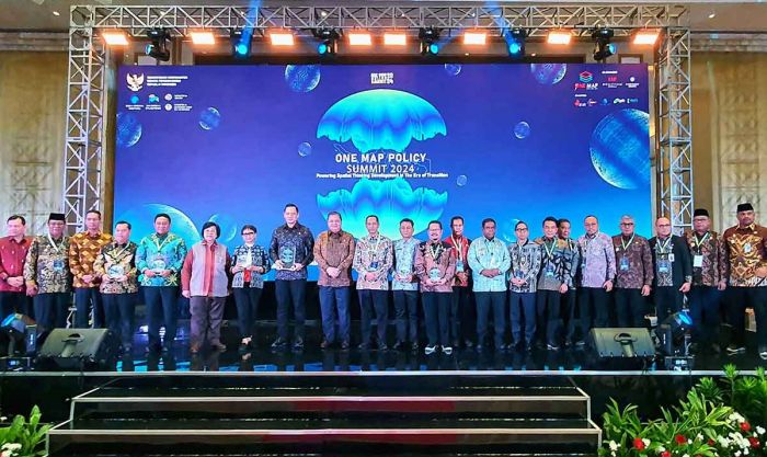 Beri Kepastian Investasi, Jawa Timur Raih Penghargaan One Map Policy Better Governance 2024 Beri Kepastian Investasi, Jawa Timur Raih Penghargaan One Map Policy Better Governance 2024