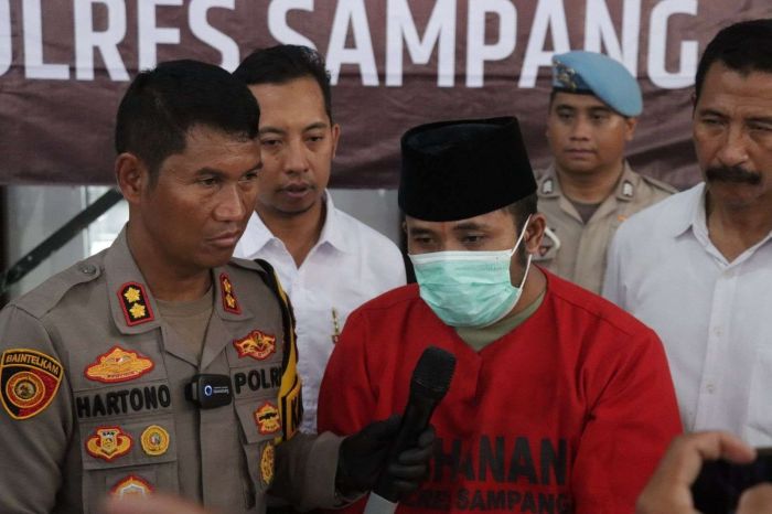 Pembunuh Warga Robatal Sampang Ditangkap, Ngaku Cemburu Berselingkuh dengan Istrinya Pembunuh Warga Robatal Sampang Ditangkap, Ngaku Cemburu Berselingkuh dengan Istrinya
