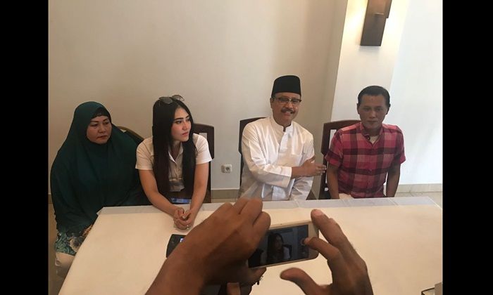 Siap Menangkan Gus Ipul, Via Valen: Vianisti Jangan Salah Pilih Gubernur Siap Menangkan Gus Ipul, Via Valen: Vianisti Jangan Salah Pilih Gubernur