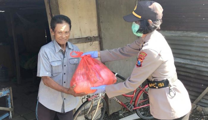 Polresta Sidoarjo Peduli Dampak Covid-19, Sebar Anggota untuk Bagikan 2.250 Paket Sembako Polresta Sidoarjo Peduli Dampak Covid-19, Sebar Anggota untuk Bagikan 2.250 Paket Sembako