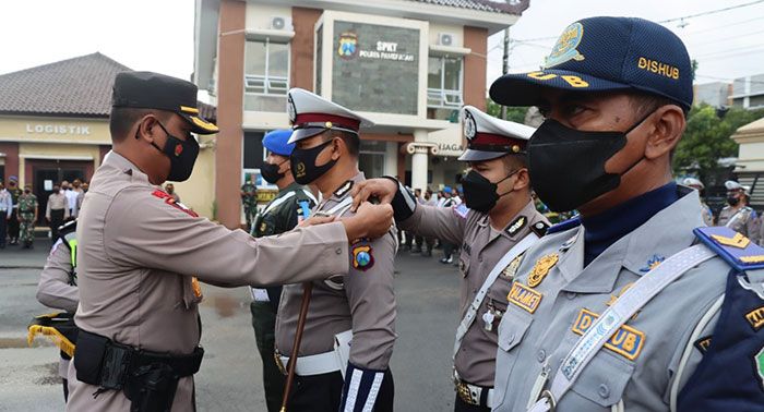 Kapolres Pamekasan Pimpin Apel Gelar Pasukan Operasi Patuh Semeru 2022 Kapolres Pamekasan Pimpin Apel Gelar Pasukan Operasi Patuh Semeru 2022