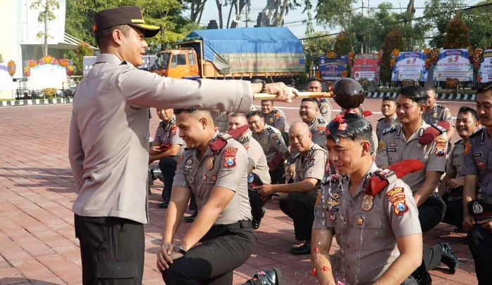 58 Personel Naik Pangkat, Kapolres Gresik: Semoga Jadi Motivasi Meningkatkan Pengabdian 58 Personel Naik Pangkat, Kapolres Gresik: Semoga Jadi Motivasi Meningkatkan Pengabdian