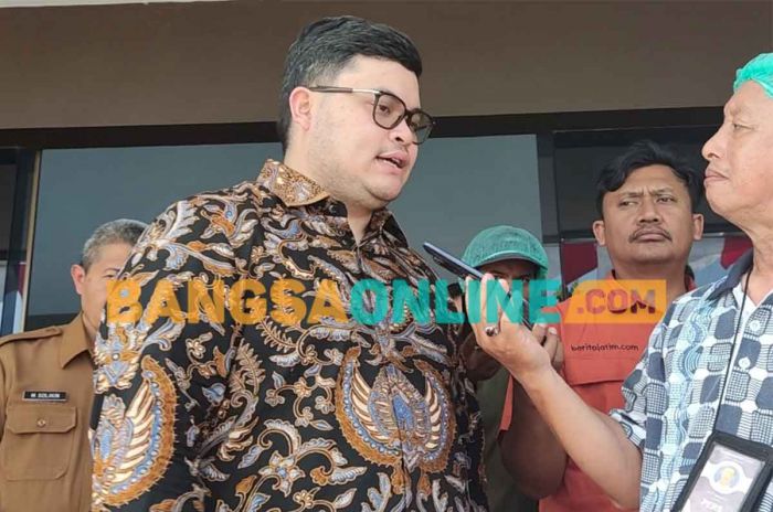 Bupati Kediri Sesalkan Larangan Meliput di Desa Kalipang Bupati Kediri Sesalkan Larangan Meliput di Desa Kalipang