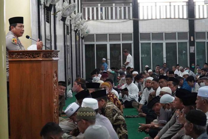 Silaturahmi ke Jamaah Masjid Al-Falah Surabaya, Kapolda Jatim Paparkan Perkembangan Kamtibmas Silaturahmi ke Jamaah Masjid Al-Falah Surabaya, Kapolda Jatim Paparkan Perkembangan Kamtibmas