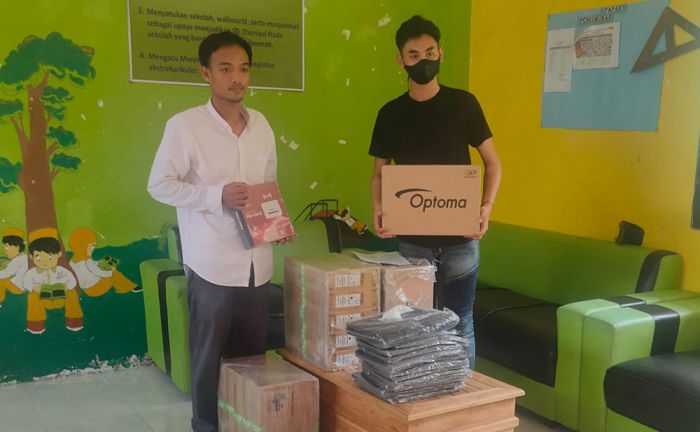 Pemkot Pasuruan Salurkan Bantuan 15 Unit Laptop ke Yayasan Thoriqul Huda