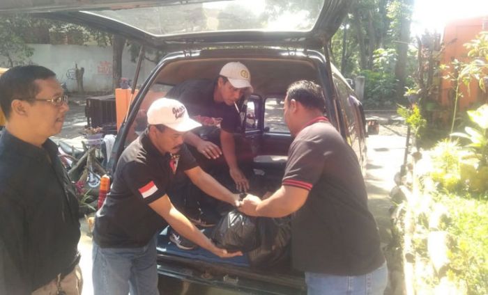Prihatin Nasib PKL, Ormas Nasionalis Bagikan Sembako Prihatin Nasib PKL, Ormas Nasionalis Bagikan Sembako