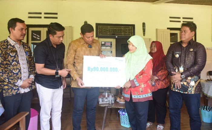 Mas Abu dan BPJS Ketenagakerjaan Beri Santunan JKM dan Beasiswa untuk Ahli Waris Ketua RW 3 Banaran Mas Abu dan BPJS Ketenagakerjaan Beri Santunan JKM dan Beasiswa untuk Ahli Waris Ketua RW 3 Banaran