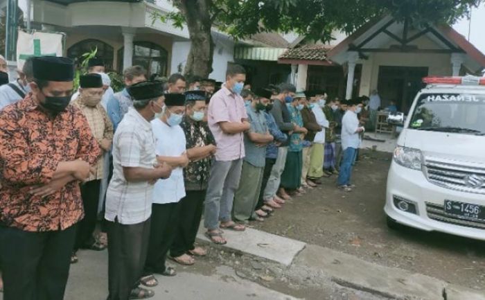 ​Gus Barra Jadi Imam Salat Jenazah Kiai Baidhowi, Plt Dewan Syuro PKB Mojokerto