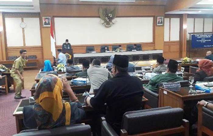 Paripurna Nota RAPBD Gresik 2019 Diwarnai Interupsi, Dewan Pertanyakan Isi yang Tak Sesuai RKPD