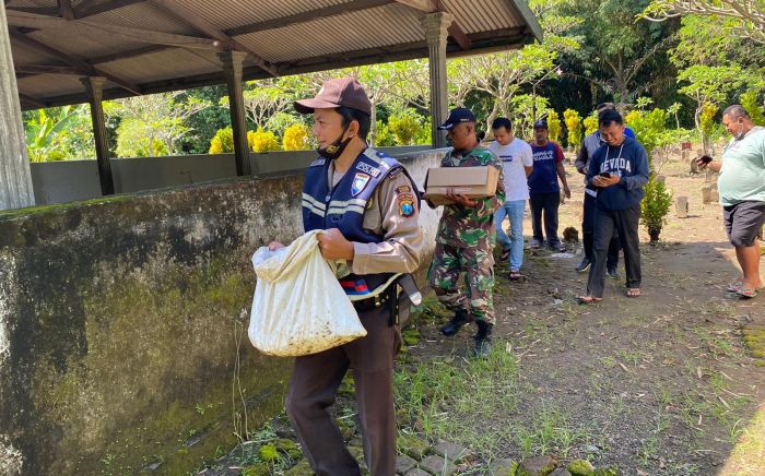Tukang Gali Kubur di Kediri Temukan Ratusan Amunisi Tukang Gali Kubur di Kediri Temukan Ratusan Amunisi