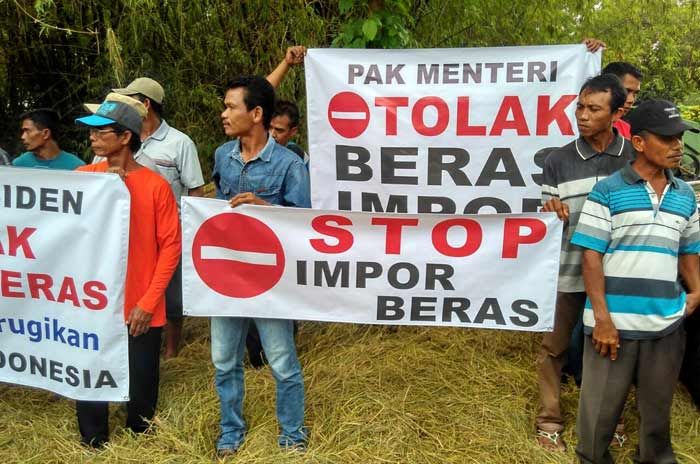 Ada Mentan di Kanor Bojonegoro, Petani Demo Tolak Impor Beras Ada Mentan di Kanor Bojonegoro, Petani Demo Tolak Impor Beras