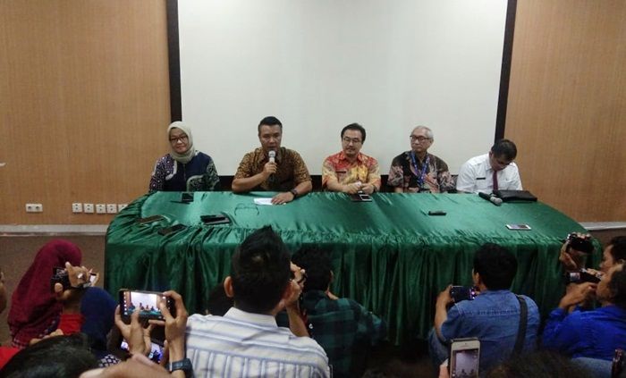 Terus Membaik, Wali Kota Risma Sudah Bisa Diajak Komunikasi Keluarga Terus Membaik, Wali Kota Risma Sudah Bisa Diajak Komunikasi Keluarga