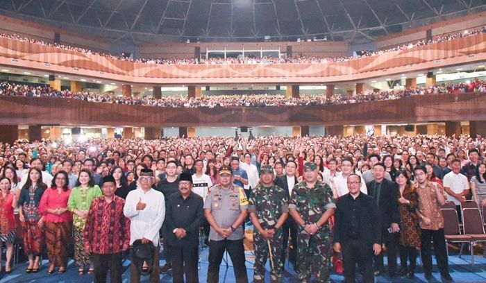 Hari Natal, Pakde Karwo Ajak Umat Kristiani Bergandengan Tangan Demi NKRI Hari Natal, Pakde Karwo Ajak Umat Kristiani Bergandengan Tangan Demi NKRI