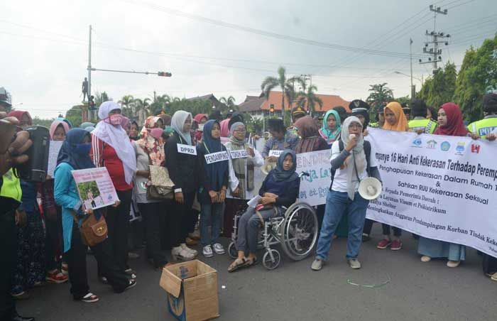 Kampanyekan HAKTP, Puluhan Perempuan di Tuban Desak RUU Kekerasan Seksual Segera Disahkan