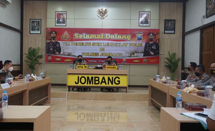 Kumpulkan Data Efektivitas ETLE, Tim Peneliti STIK Lemdiklat Polri Kunjungi Polres Jombang Kumpulkan Data Efektivitas ETLE, Tim Peneliti STIK Lemdiklat Polri Kunjungi Polres Jombang