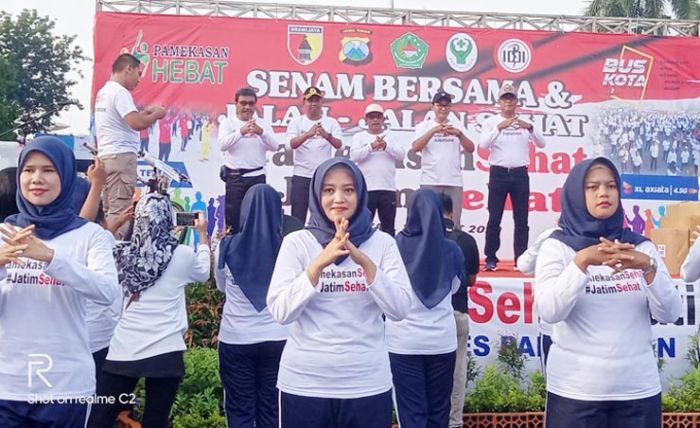 Ribuan Warga Ikuti Senam Cuci Tangan Bersama Bupati dan Kapolres Pamekasan Ribuan Warga Ikuti Senam Cuci Tangan Bersama Bupati dan Kapolres Pamekasan