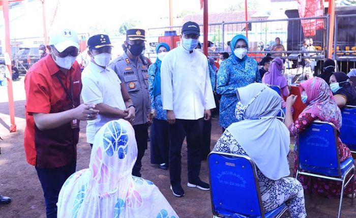 Peserta Vaksinasi Massal di Kota Pasuruan Dapat Sembako, Peralatan Rumah Tangga, hingga Kambing