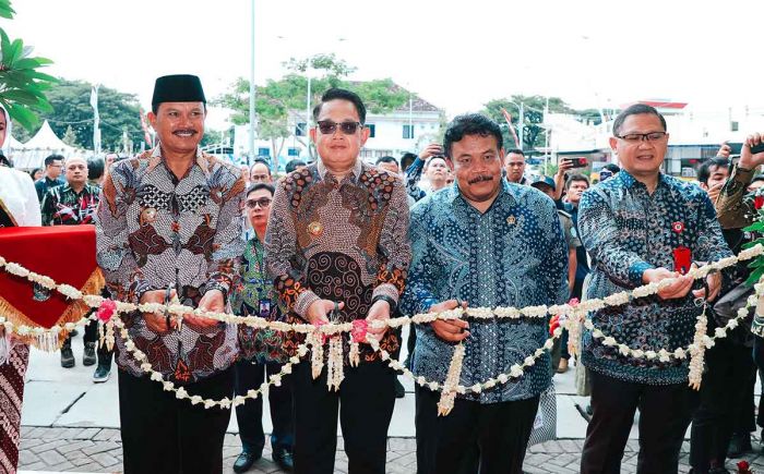 Buka LKS SMK XXXIII Jatim 2024, Adhy Karyono Optimis Jadi Modal Strategis Pertahankan Juara Buka LKS SMK XXXIII Jatim 2024, Adhy Karyono Optimis Jadi Modal Strategis Pertahankan Juara