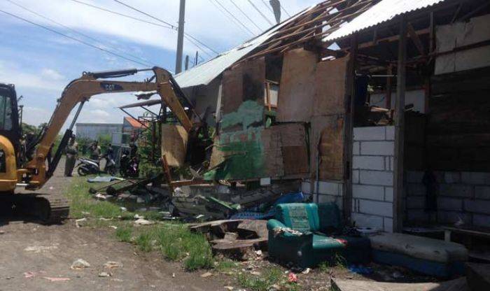 Bangunan Liar di Lingkar Timur Dirobohkan Satpol PP Sidoarjo, Pemilik Bingung Ganti Rugi Bangunan Liar di Lingkar Timur Dirobohkan Satpol PP Sidoarjo, Pemilik Bingung Ganti Rugi