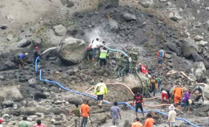 Penambang Pasir Tertimbun Longsor di Sungai Kaliputih, 4 Hari Belum Berhasil Dievakuasi Penambang Pasir Tertimbun Longsor di Sungai Kaliputih, 4 Hari Belum Berhasil Dievakuasi