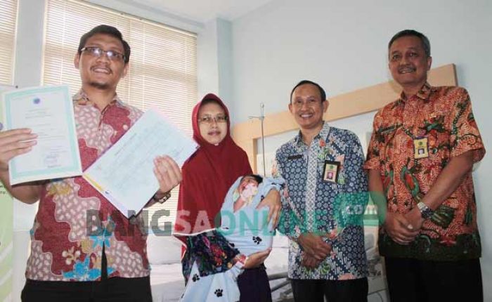 Lahir di RSUD Sidoarjo, Bayi Langsung Dapat Akta dan KK