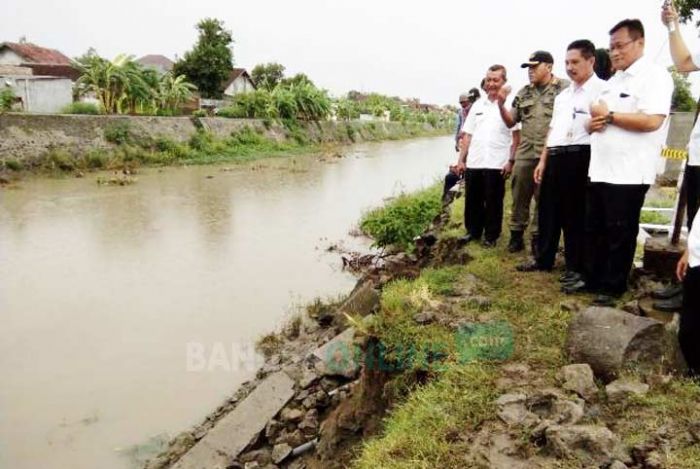 Tanggul Sungai Sadar Ambrol, Wawali Minta BBWS Tanggungjawab Tanggul Sungai Sadar Ambrol, Wawali Minta BBWS Tanggungjawab