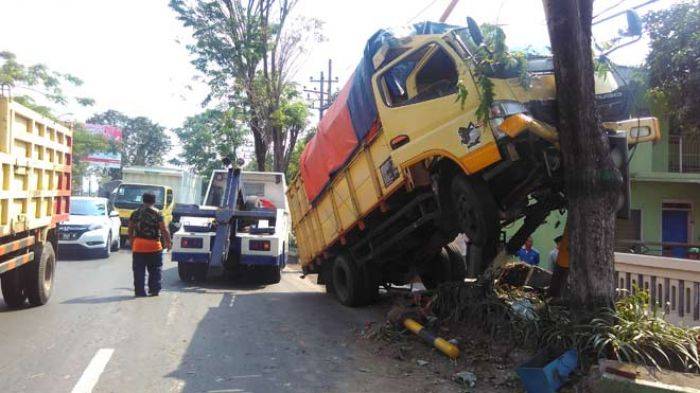 Ada Truk Bisa Ada Truk Bisa