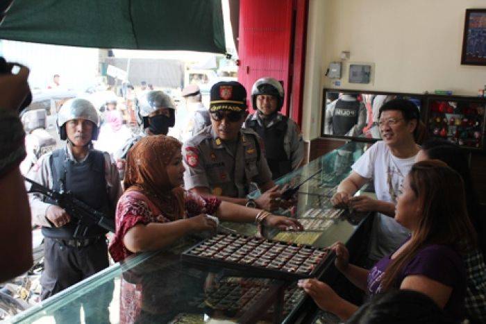 Jelang Lebaran, Polisi Jaga Toko Emas Jelang Lebaran, Polisi Jaga Toko Emas