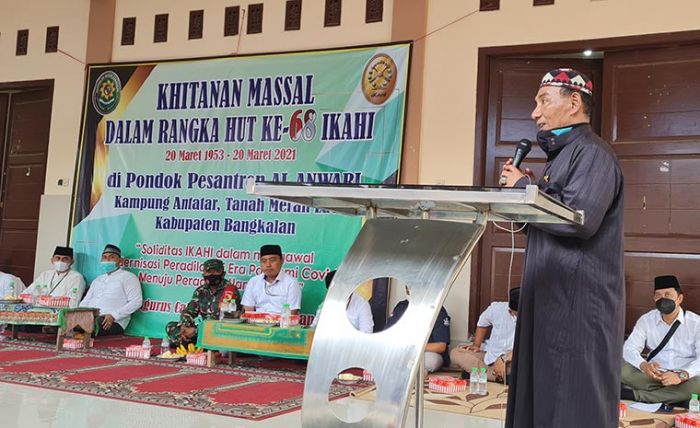 Ketua Yayasan Pondok Pesantren Al Anwari Apresiasi Kegiatan Khitan Massal Ikahi Ketua Yayasan Pondok Pesantren Al Anwari Apresiasi Kegiatan Khitan Massal Ikahi