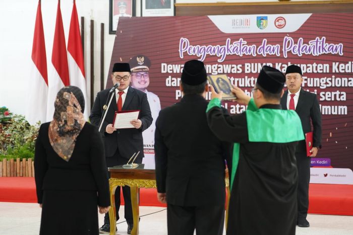 Bupati Dhito Lantik 4 Dewas BUMD Kabupaten Kediri Bupati Dhito Lantik 4 Dewas BUMD Kabupaten Kediri