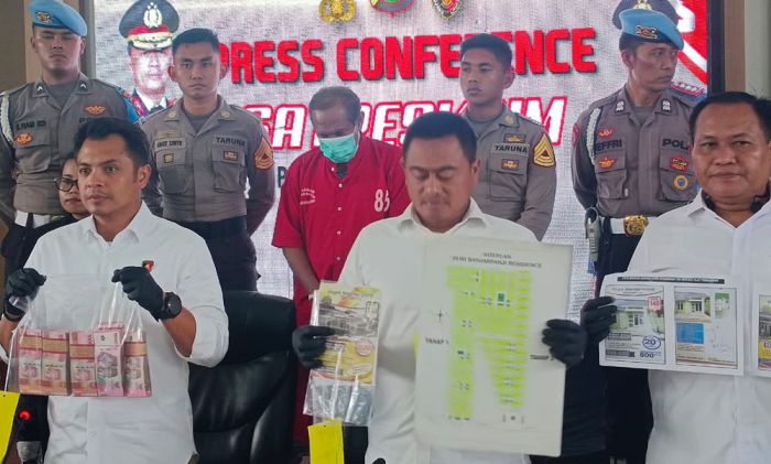 Raup Rp3 M dari Jual Beli Rumah Fiktif, Pensiunan Pegawai Bank BUMN Ditangkap Polrestabes Surabaya Raup Rp3 M dari Jual Beli Rumah Fiktif, Pensiunan Pegawai Bank BUMN Ditangkap Polrestabes Surabaya