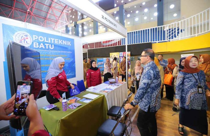 Pj Aries Apresiasi MGBK Kota Batu Gelar EduFair 2024 Pj Aries Apresiasi MGBK Kota Batu Gelar EduFair 2024