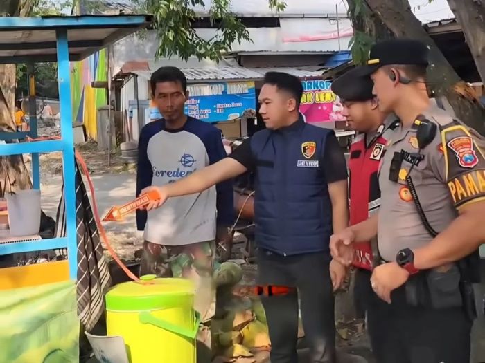 Tas Penjual Es Degan di Lamongan Diduga Digasak Pembeli Gadungan, Sejumlah Barang Berharga Raib