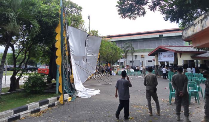 Tenda Safari Ramadan Tuban Diterjang Angin Kencang Hingga Terbalik