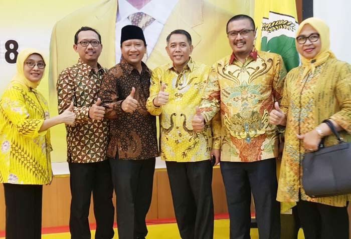 Rekom Golkar di Pasuruan untuk Pasangan Adjib Rekom Golkar di Pasuruan untuk Pasangan Adjib