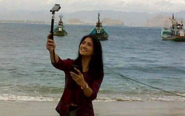 Kunjungi Jember, Putri Indonesia Terkesima dengan Pantai Papuma