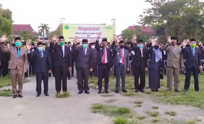 Bupati Baddrut Tamam Kukuhkan 280 Kepala SDN dan SMPN se-Kabupaten Pamekasan Bupati Baddrut Tamam Kukuhkan 280 Kepala SDN dan SMPN se-Kabupaten Pamekasan