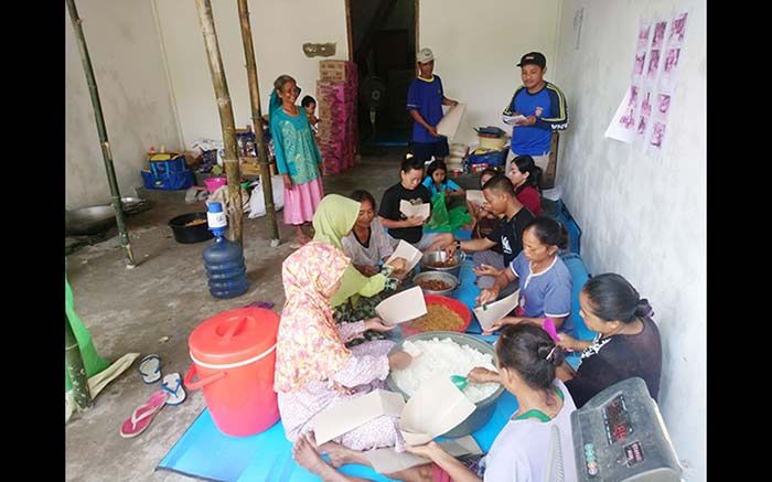 Beri Pendampingan Warga Buka DU, Tagana Tuban Diapresiasi Emak-emak Beri Pendampingan Warga Buka DU, Tagana Tuban Diapresiasi Emak-emak