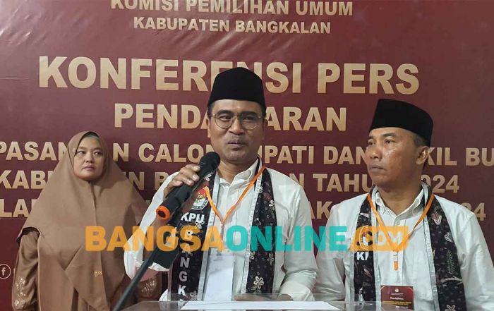 Mathur Husairi-Jayus Salam Daftar ke KPU Bangkalan di Malam Terakhir Mathur Husairi-Jayus Salam Daftar ke KPU Bangkalan di Malam Terakhir