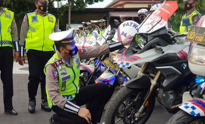 Hadapi Libur Panjang dan Operasi Semeru, Kasatlantas Polres Tuban Cek Kelengkapan Personel Hadapi Libur Panjang dan Operasi Semeru, Kasatlantas Polres Tuban Cek Kelengkapan Personel
