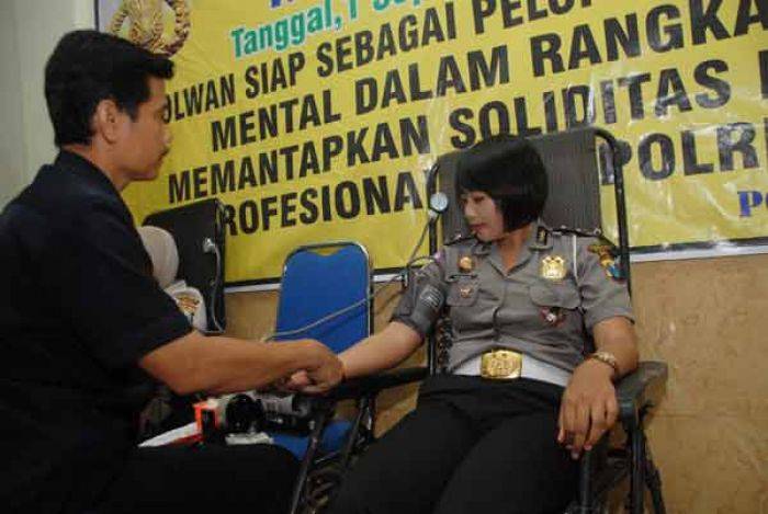 Polwan Polres Jombang Gelar Donor Darah Massal untuk Peringati HUT Polwan ke 67