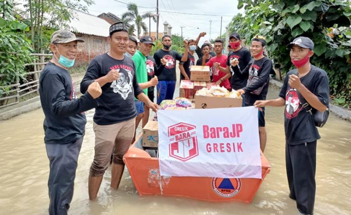 Bara JP Gresik Bantu Korban Banjir Kali Lamong di Desa Sedapur Klagen Bara JP Gresik Bantu Korban Banjir Kali Lamong di Desa Sedapur Klagen