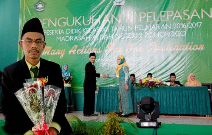 MAN 2 Ponorogo Lepas 385 Peserta Didik MAN 2 Ponorogo Lepas 385 Peserta Didik