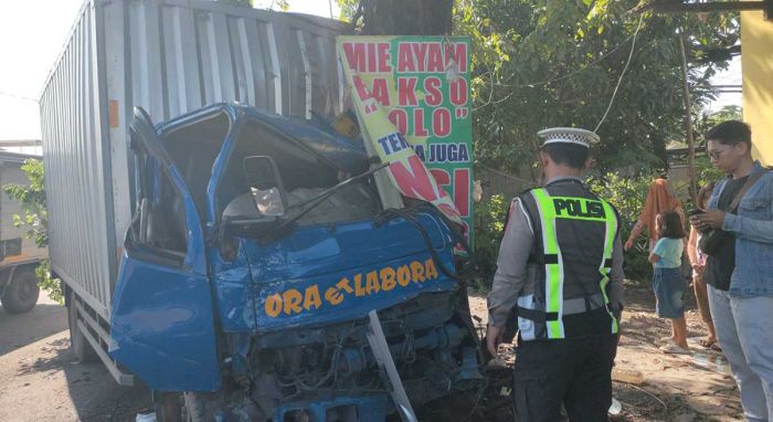 Mobil Terpental ke Median Jalan, 3 Kendaraan Tabrakan Beruntun di Sidoarjo