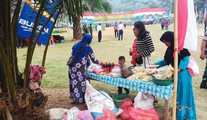 Upacara Penutupan TMMD Trenggalek Bawa Berkah Tersendiri Bagi Para Pedagang Upacara Penutupan TMMD Trenggalek Bawa Berkah Tersendiri Bagi Para Pedagang