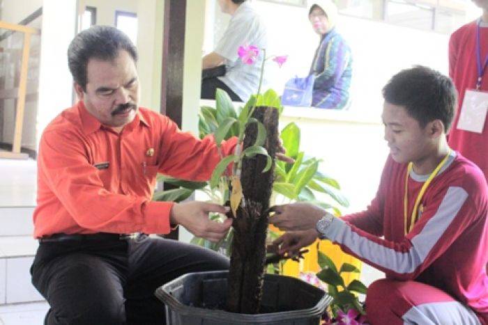 SMKN 1 Surabaya Gelar Aksi Peduli Lingkungan SMKN 1 Surabaya Gelar Aksi Peduli Lingkungan