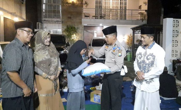 Satlantas Polres Jombang Berikan Santunan pada Ratusan Anak Yatim Piatu