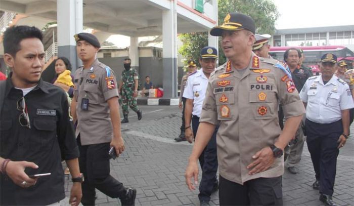 Kabaharkam Polri Komjen Pol Condro Kirono Sidak Pos Pengamanan Terminal Purabaya